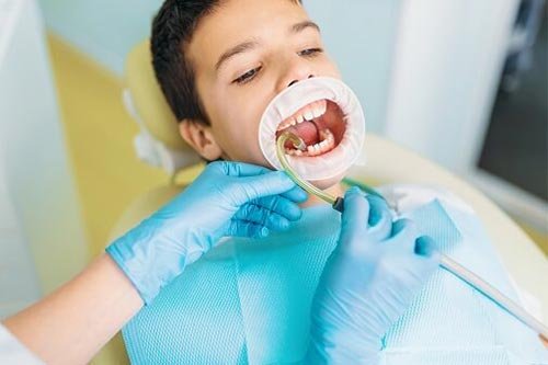procedimentos odontológicos para crianças e adolescentes